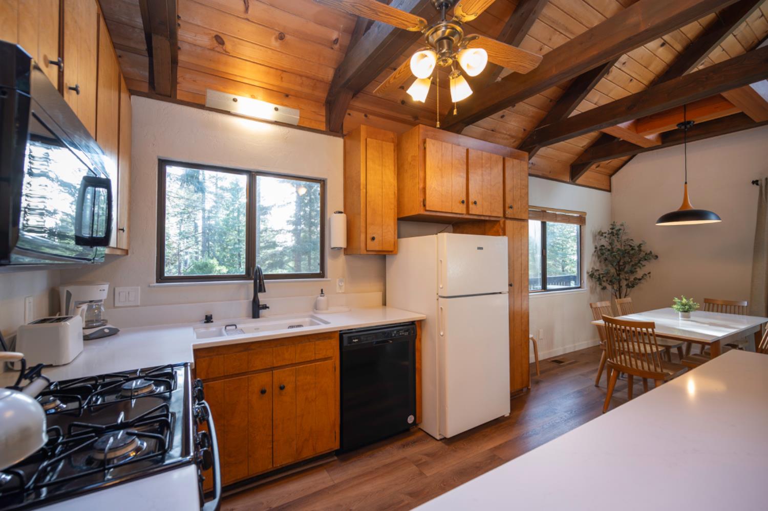 2041 Baywood View
