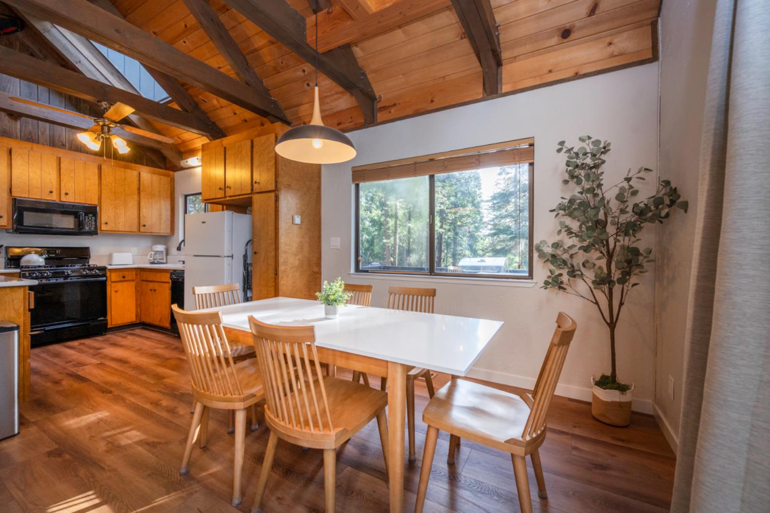 2041 Baywood View