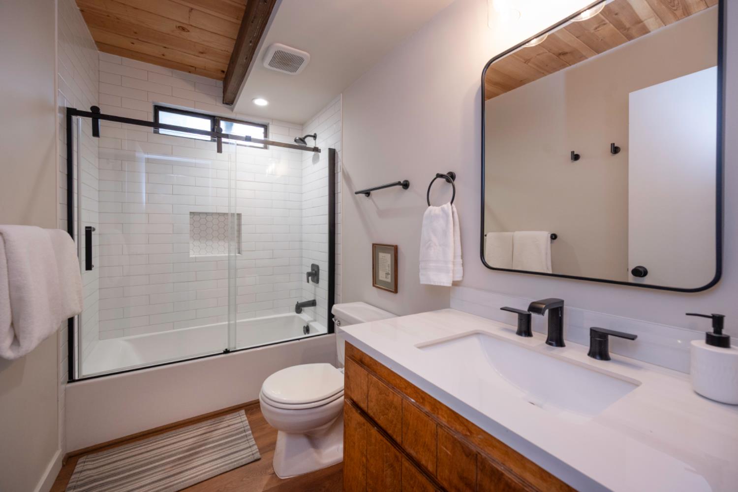 2041 Baywood View