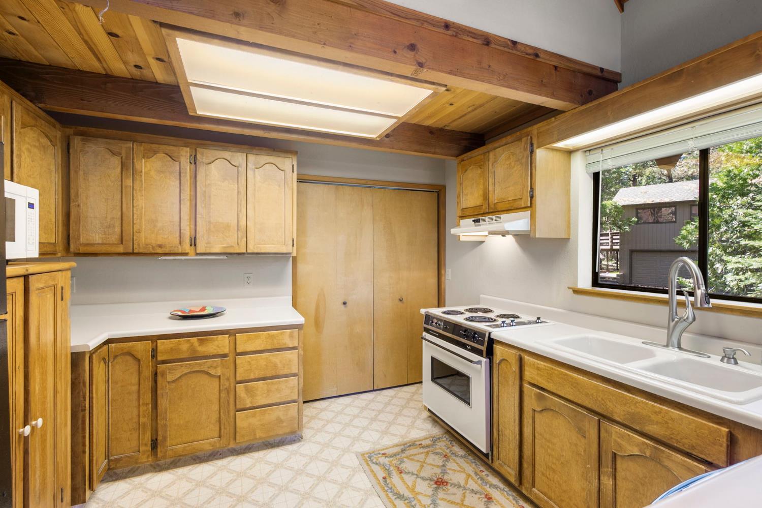2247 Dardanelle Vista