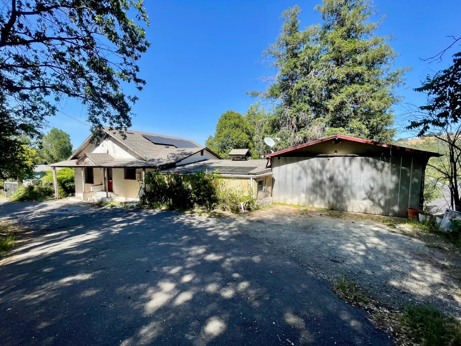 1045 Henry Place