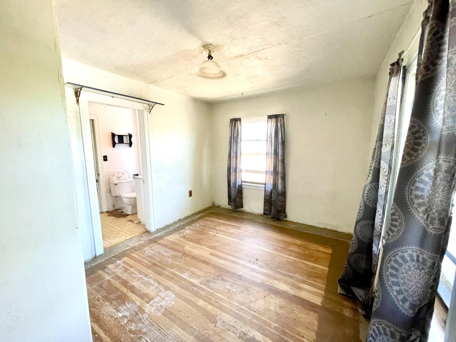 1045 Henry Place