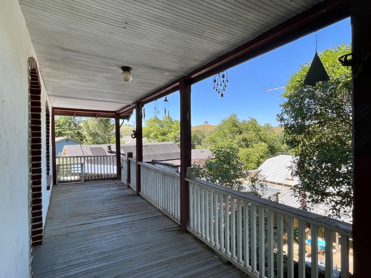 1045 Henry Place