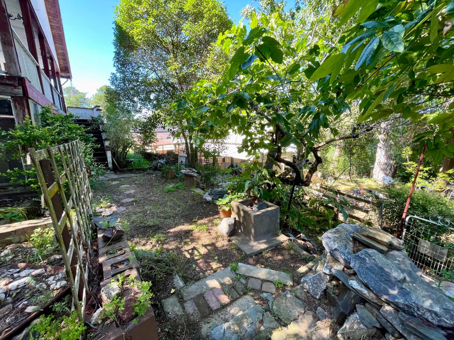 1045 Henry Place