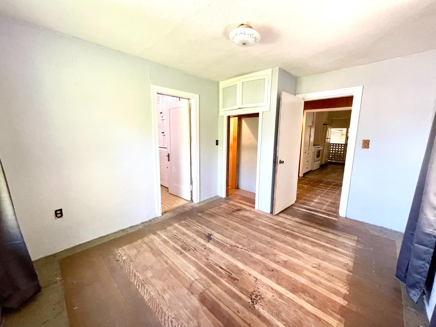 1045 Henry Place