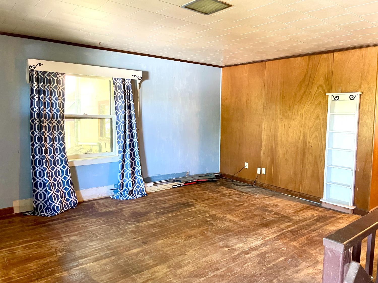 1045 Henry Place