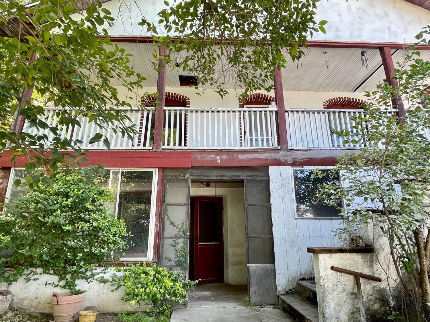 1045 Henry Place