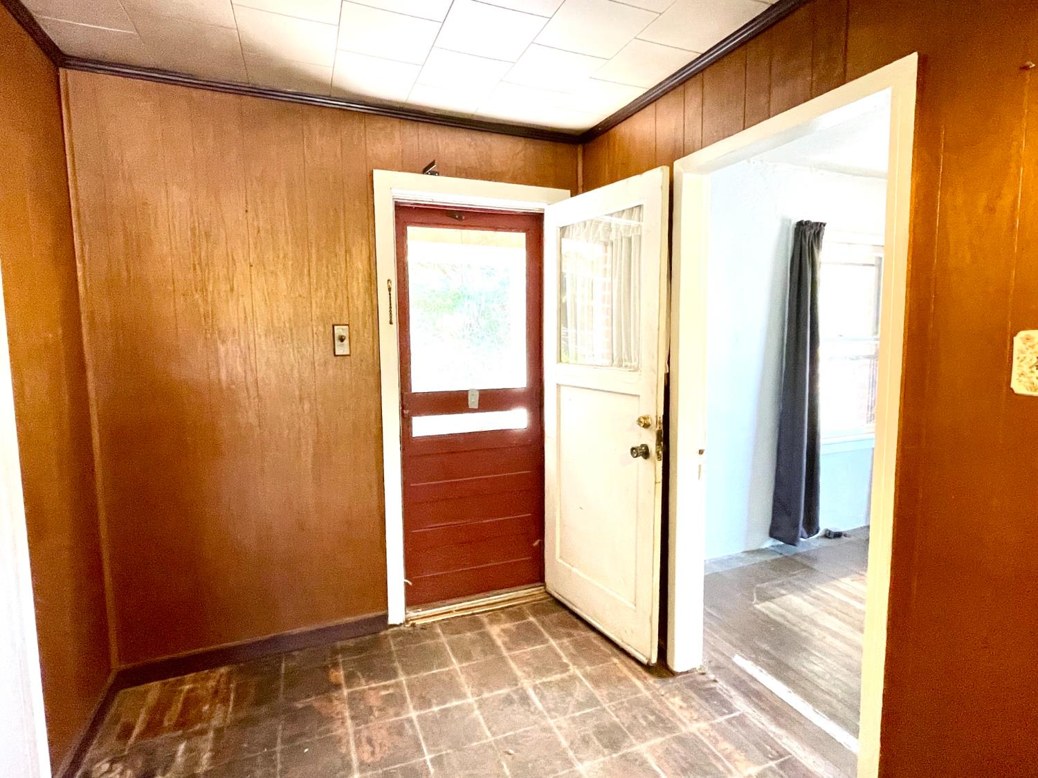 1045 Henry Place