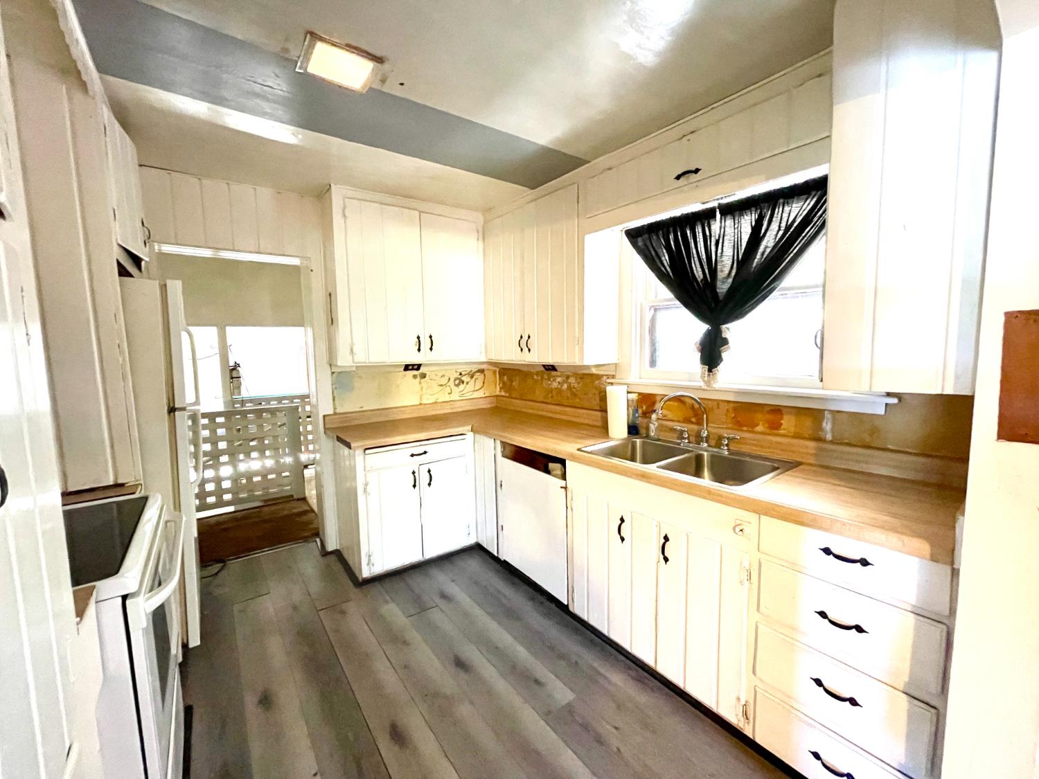 1045 Henry Place