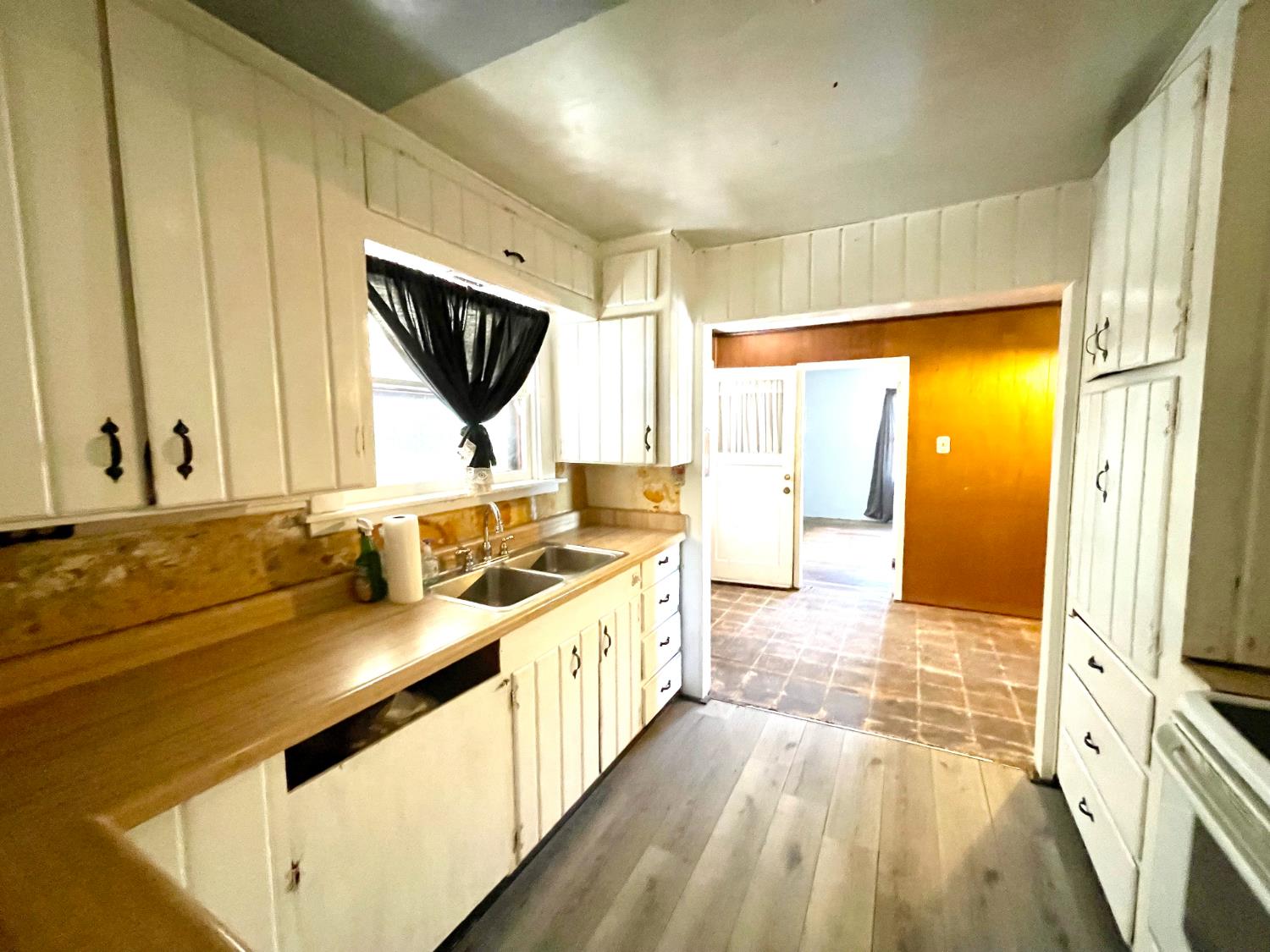 1045 Henry Place