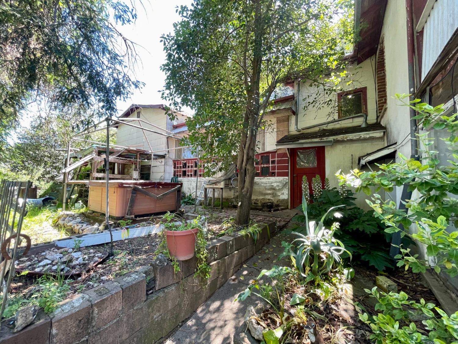 1045 Henry Place
