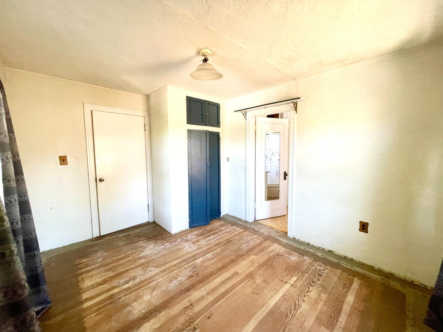 1045 Henry Place