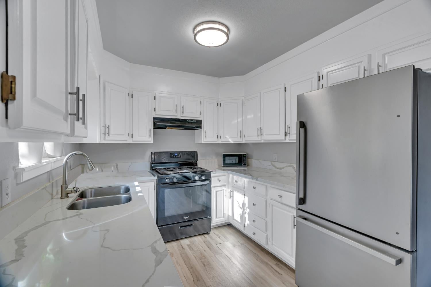 7252 Baldwin