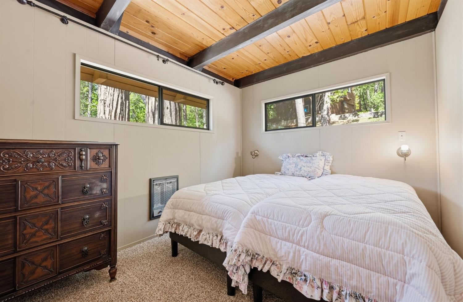 3076 Forest Lane