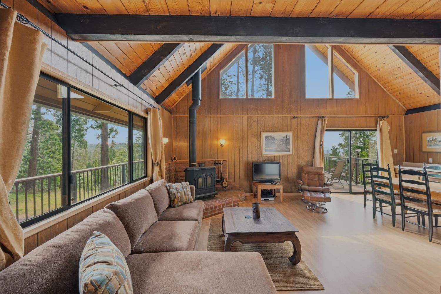 3076 Forest Lane