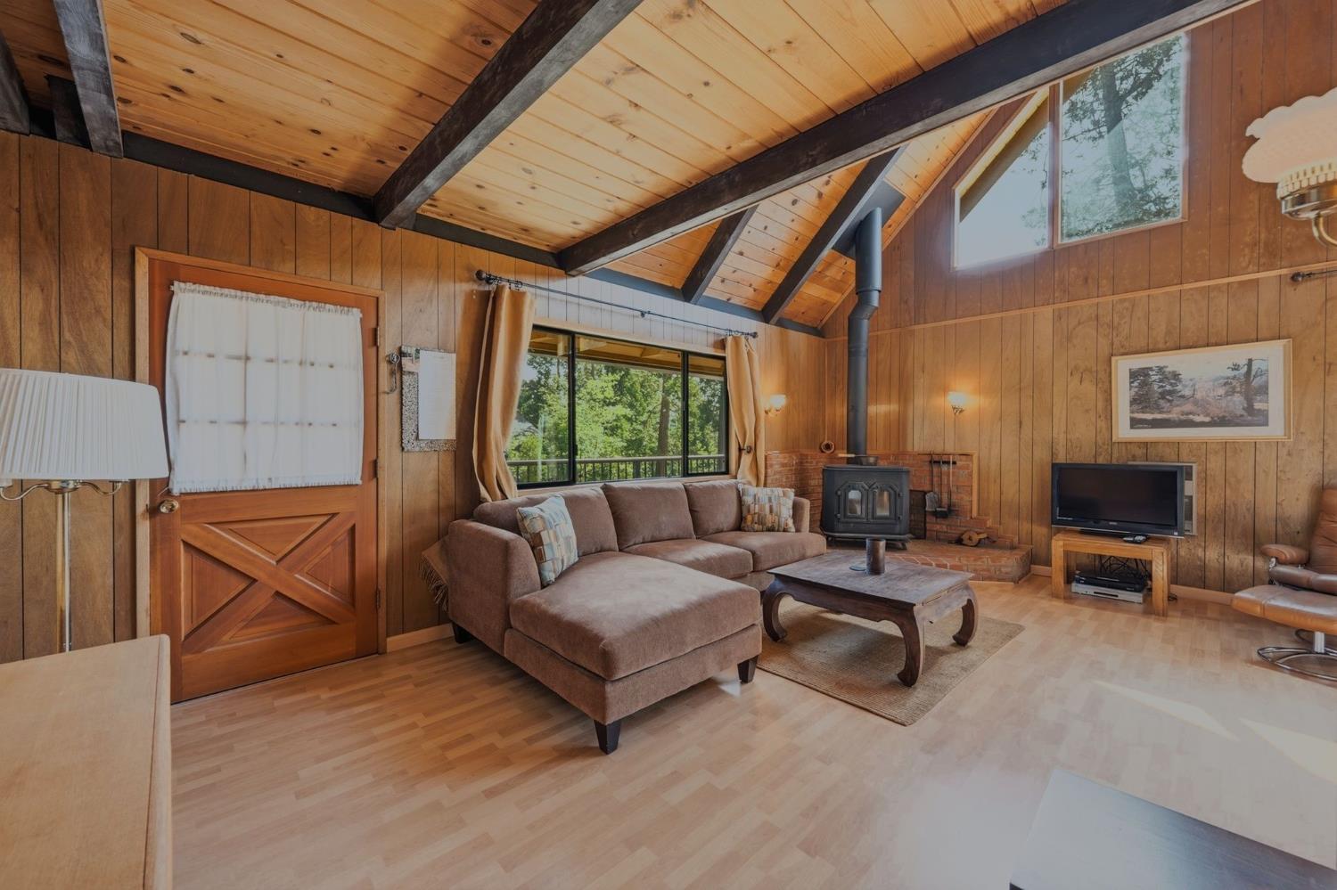 3076 Forest Lane