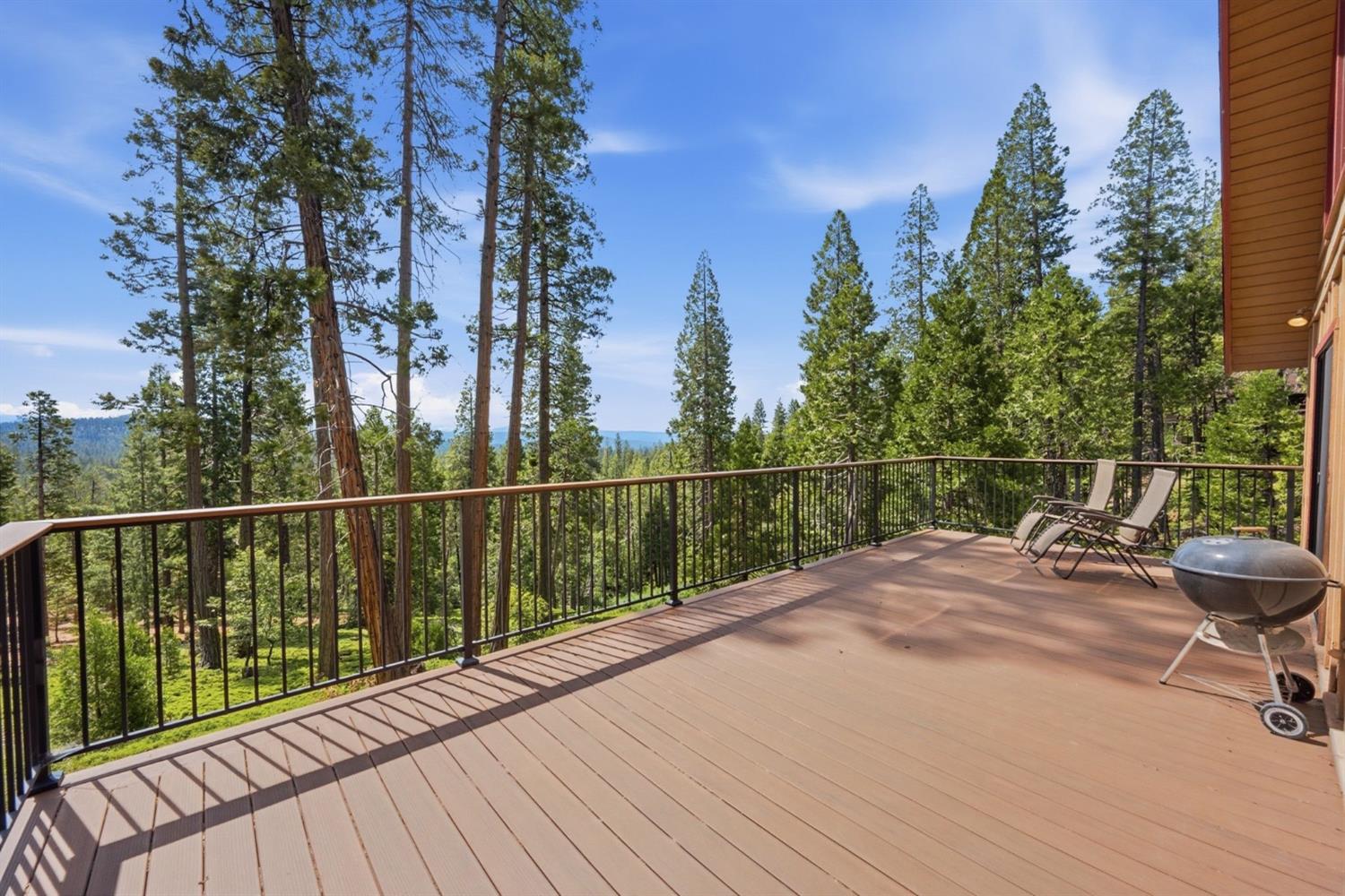 3076 Forest Lane