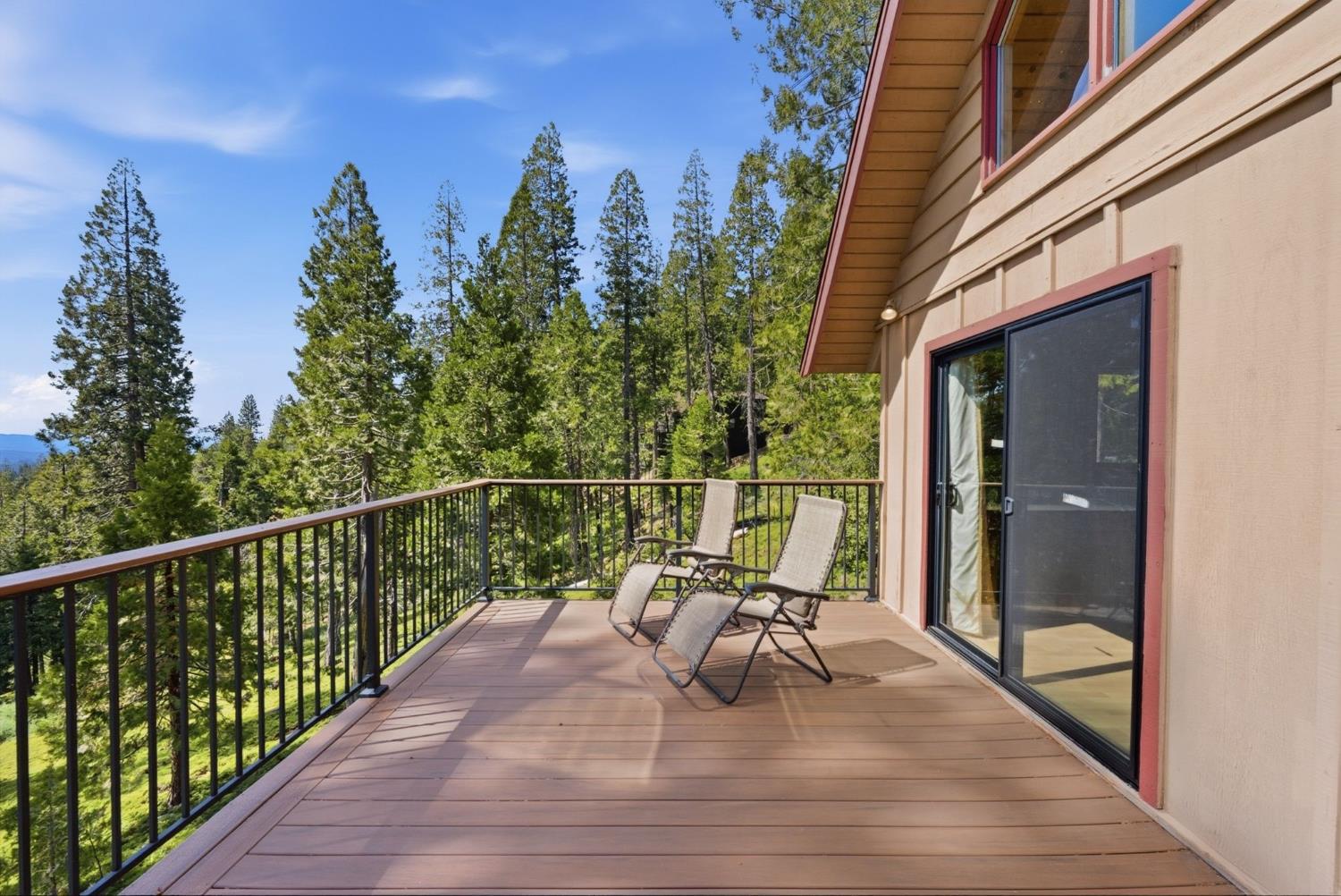 3076 Forest Lane