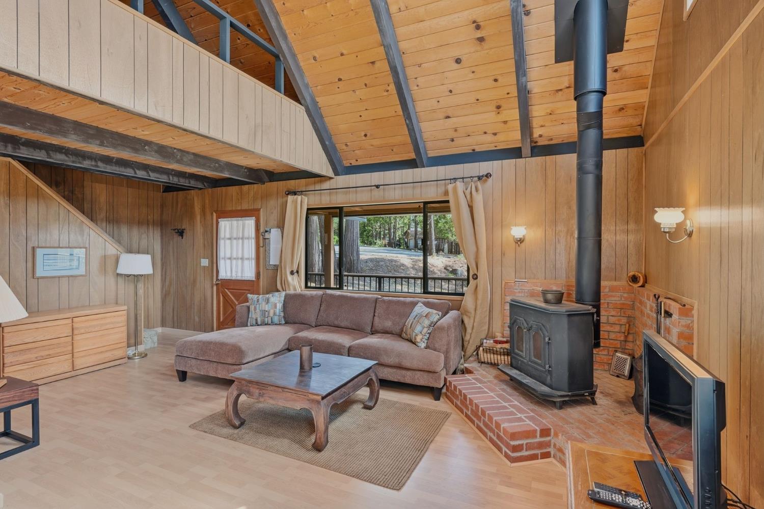 3076 Forest Lane