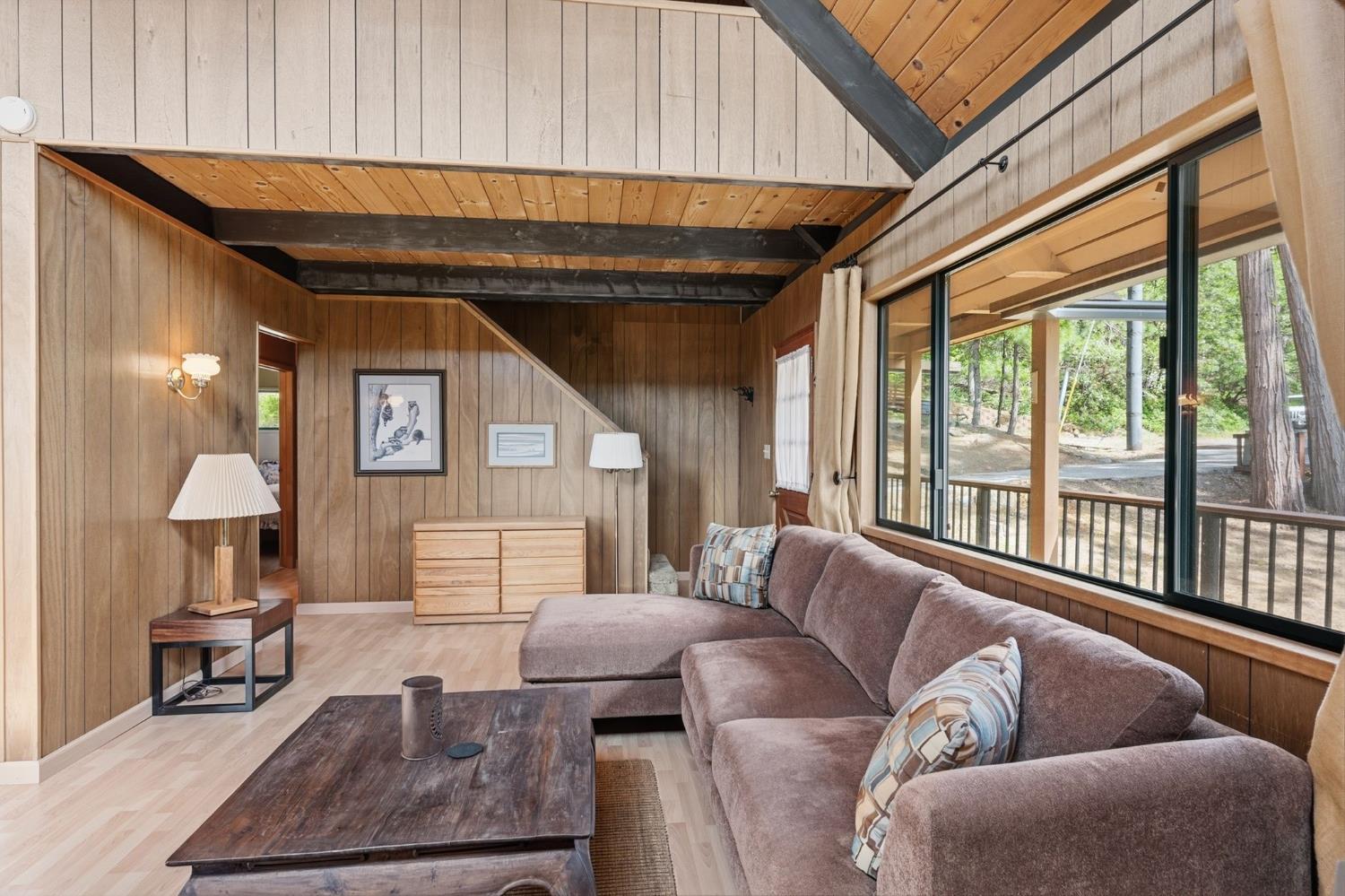 3076 Forest Lane
