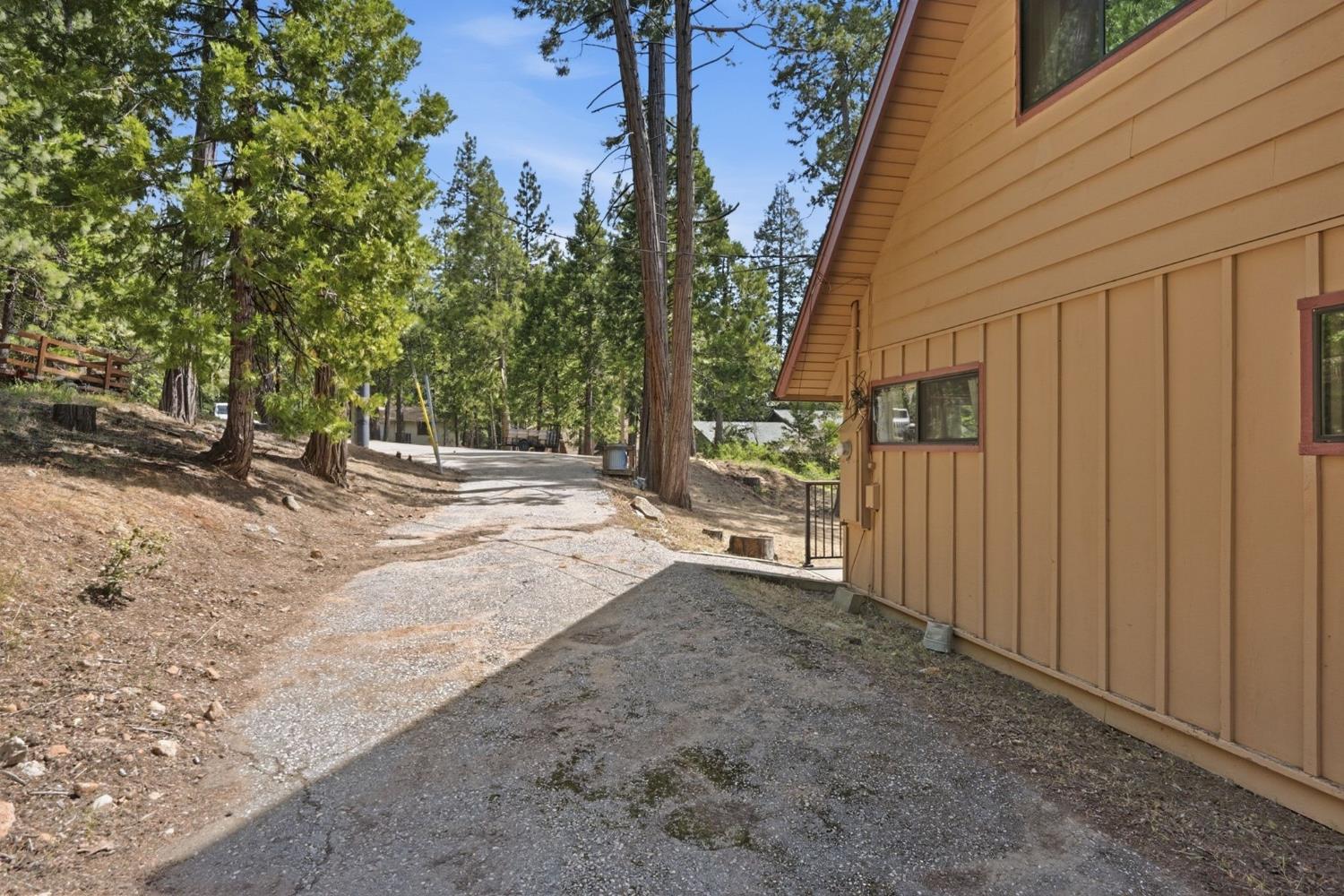 3076 Forest Lane