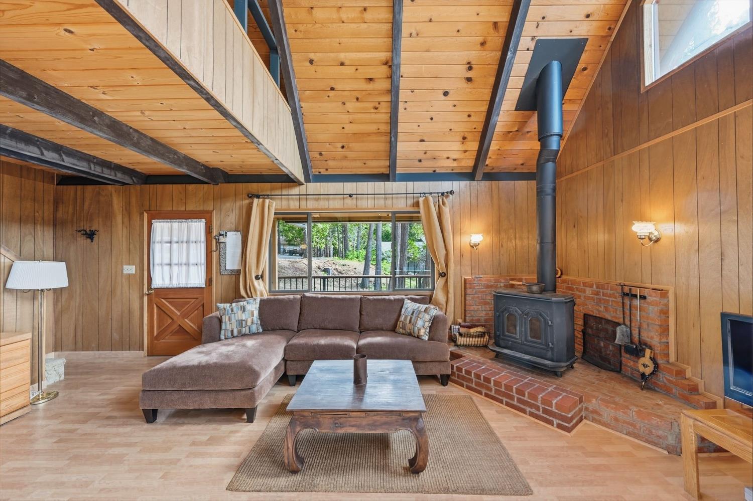 3076 Forest Lane