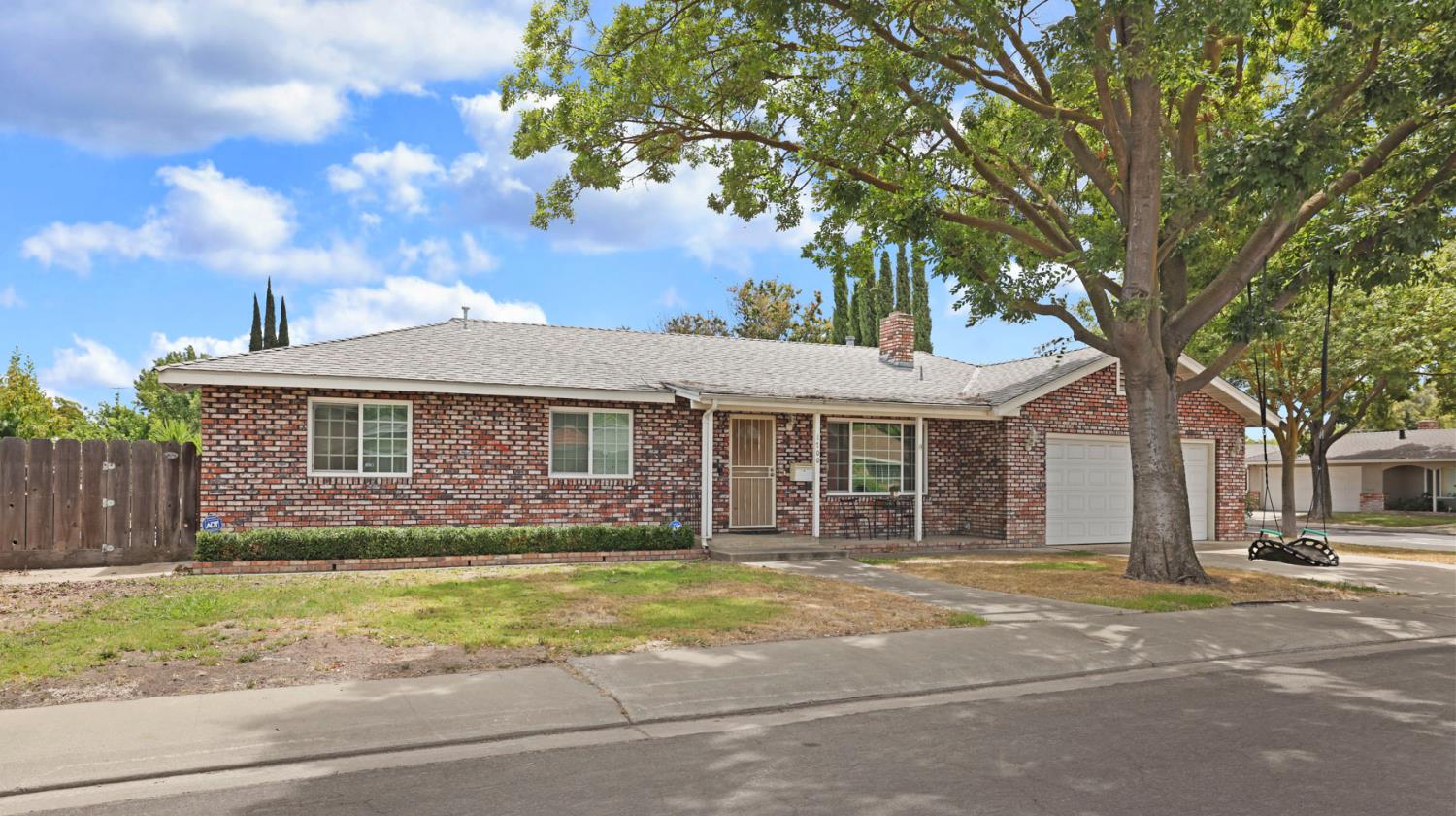 1700 Chapala Way