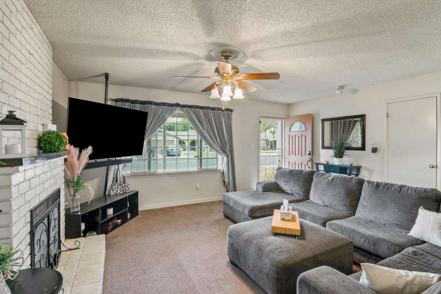 1700 Chapala Way