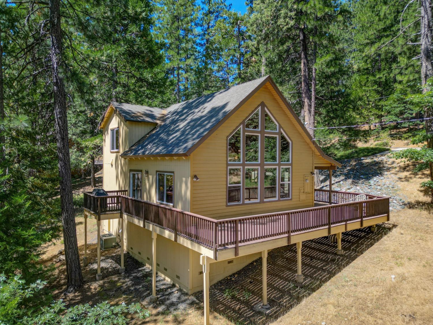 2746 Quartz Drive