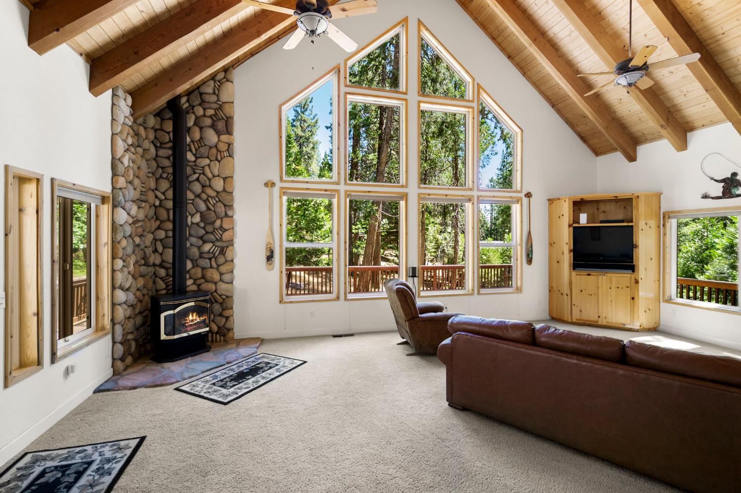 2746 Quartz Drive