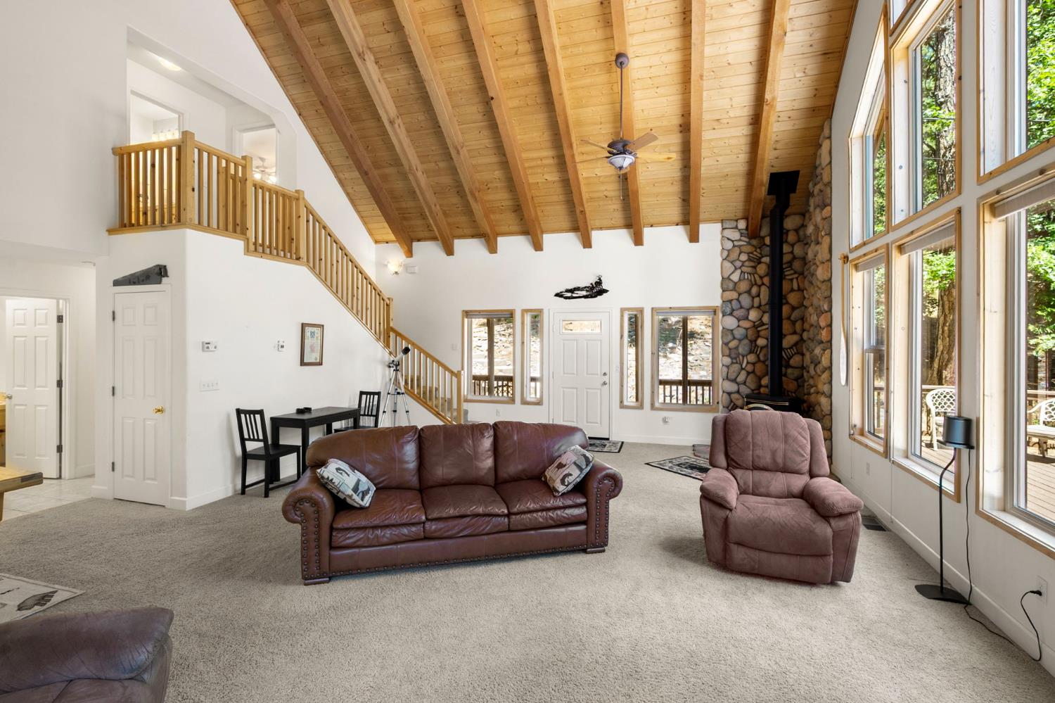 2746 Quartz Drive