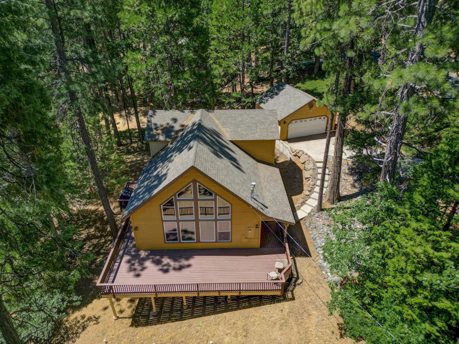 2746 Quartz Drive