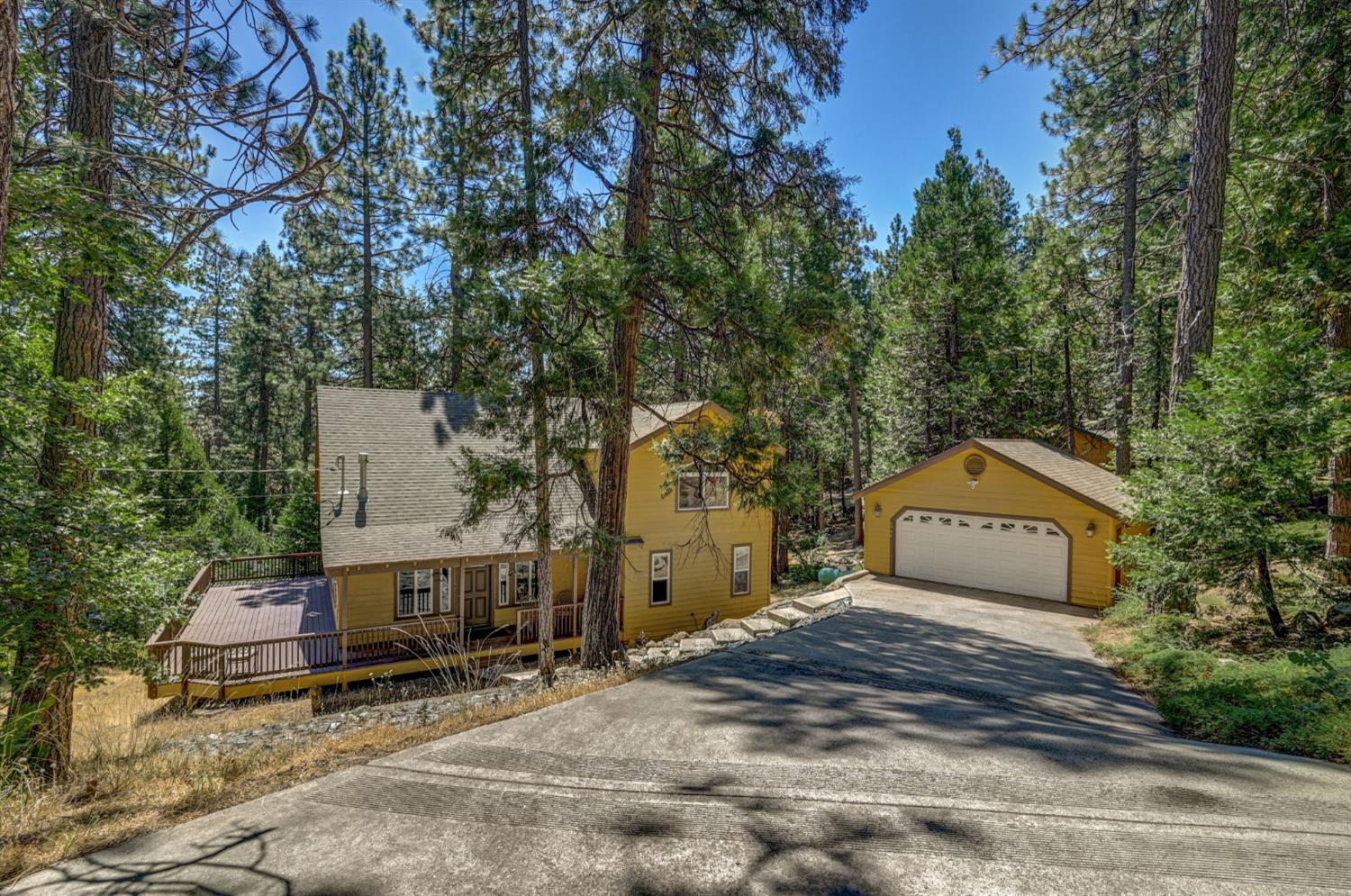 2746 Quartz Drive