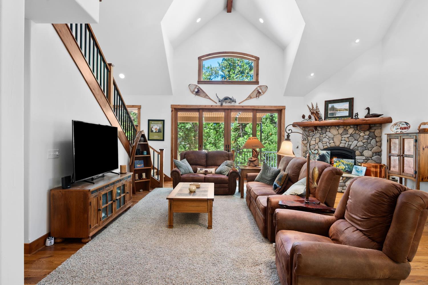 2838 Pine Knoll Drive