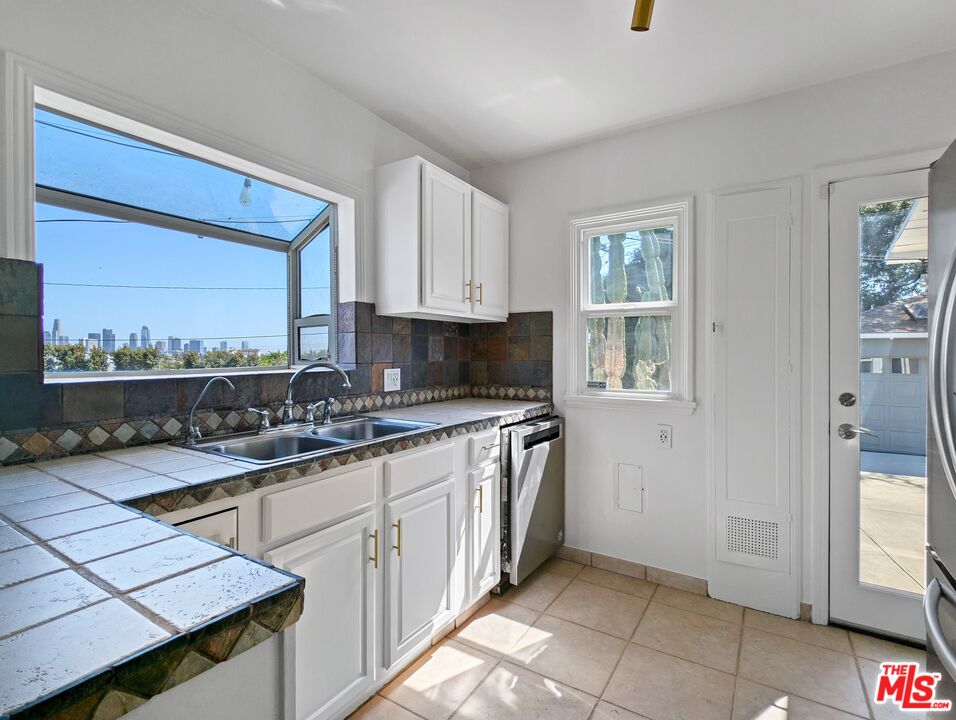 1643 Rotary Dr