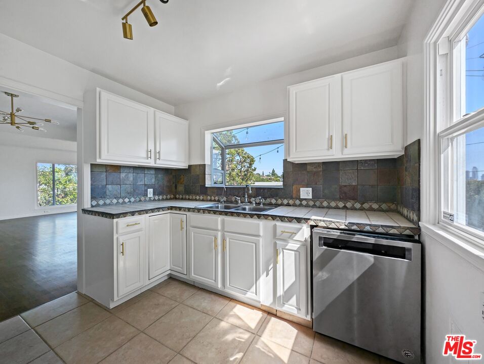1643 Rotary Dr