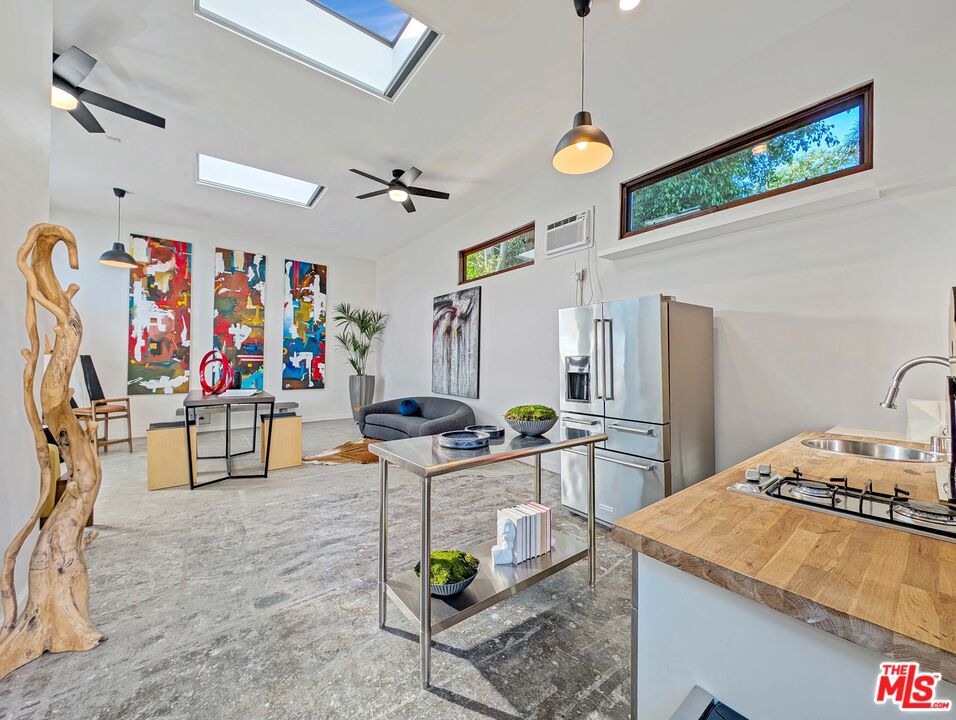 1459 N Occidental Blvd