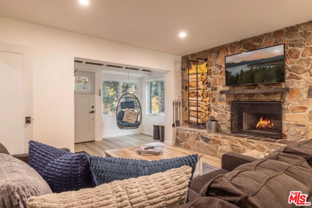 333 Downey Dr