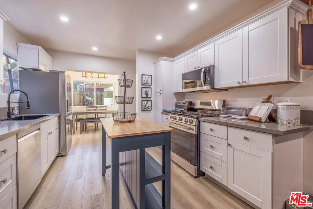 333 Downey Dr