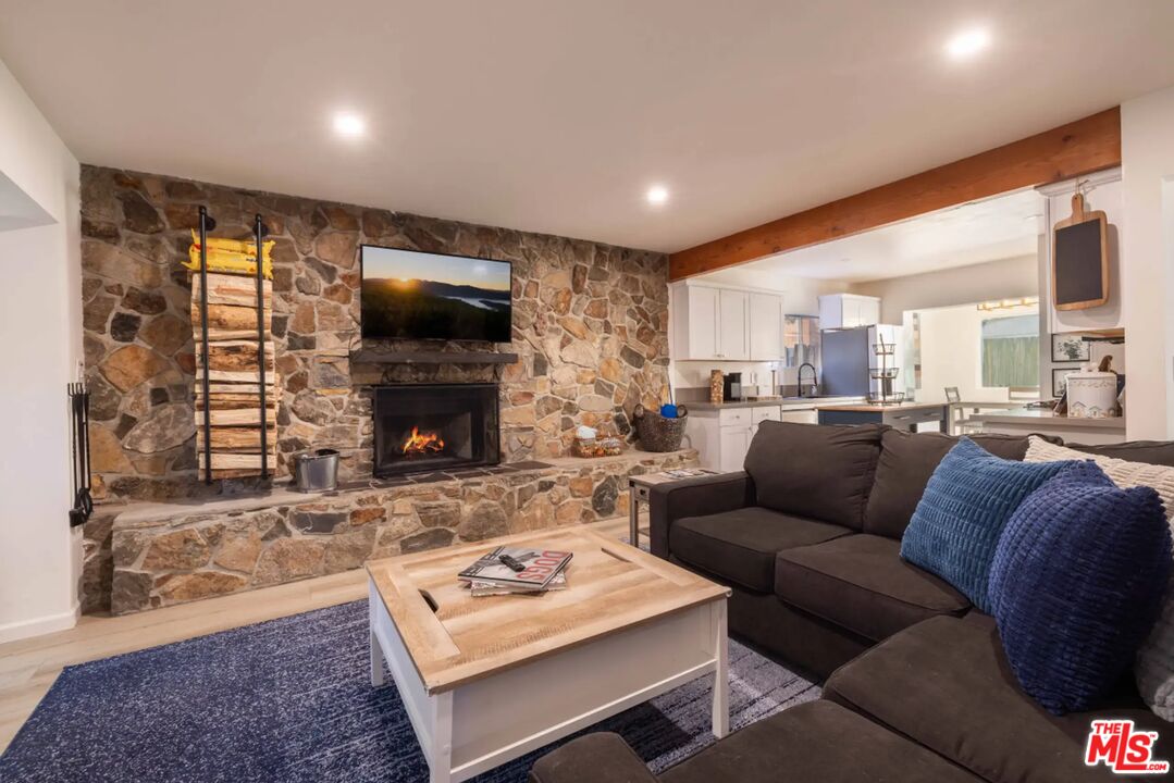 333 Downey Dr
