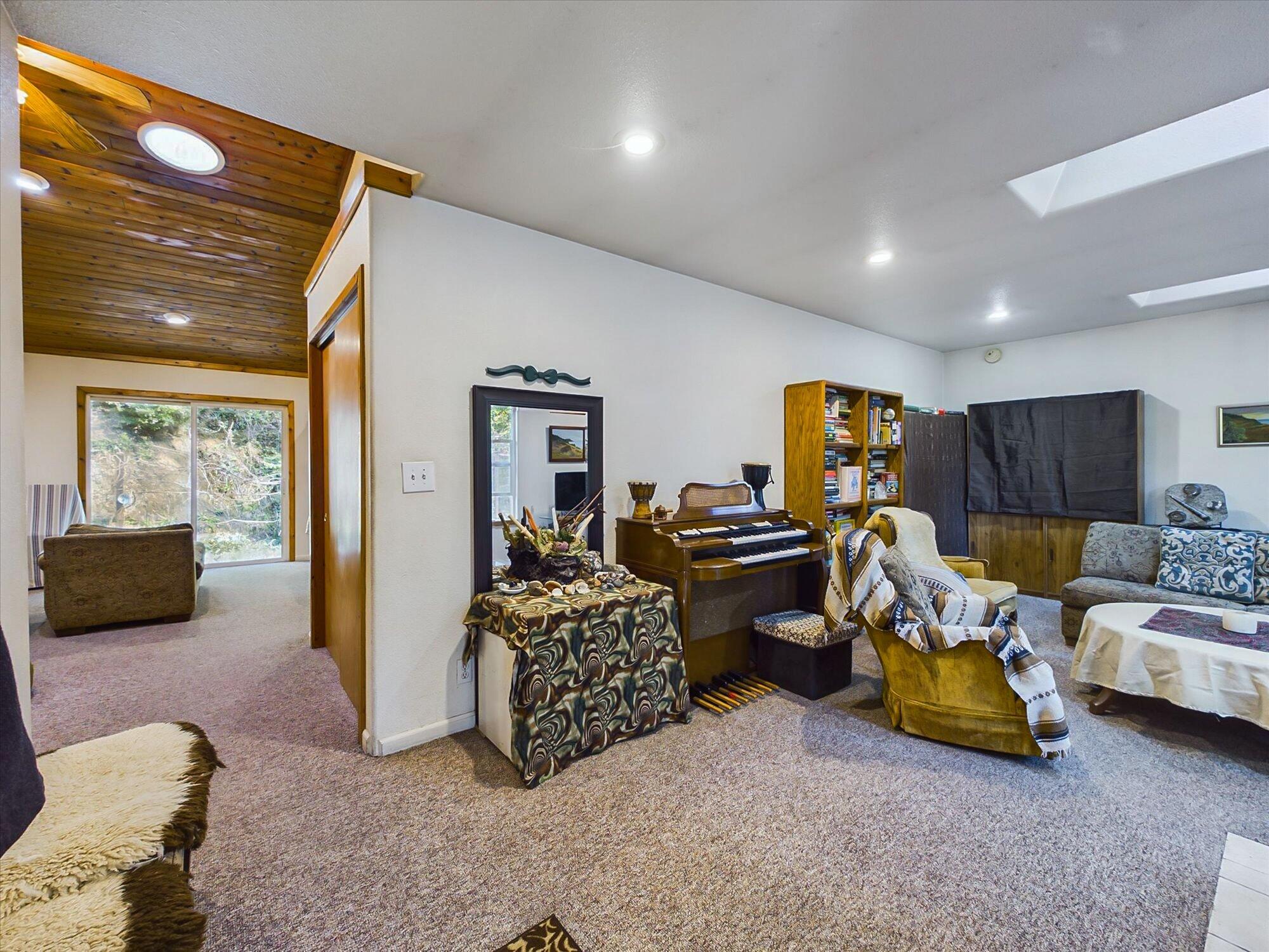 1316 Thomas Road
