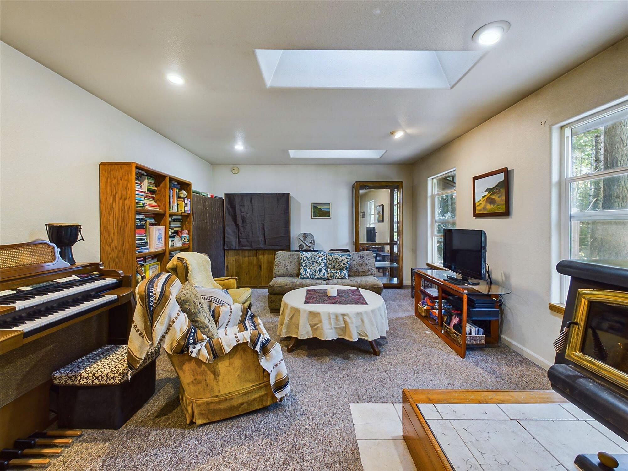 1316 Thomas Road