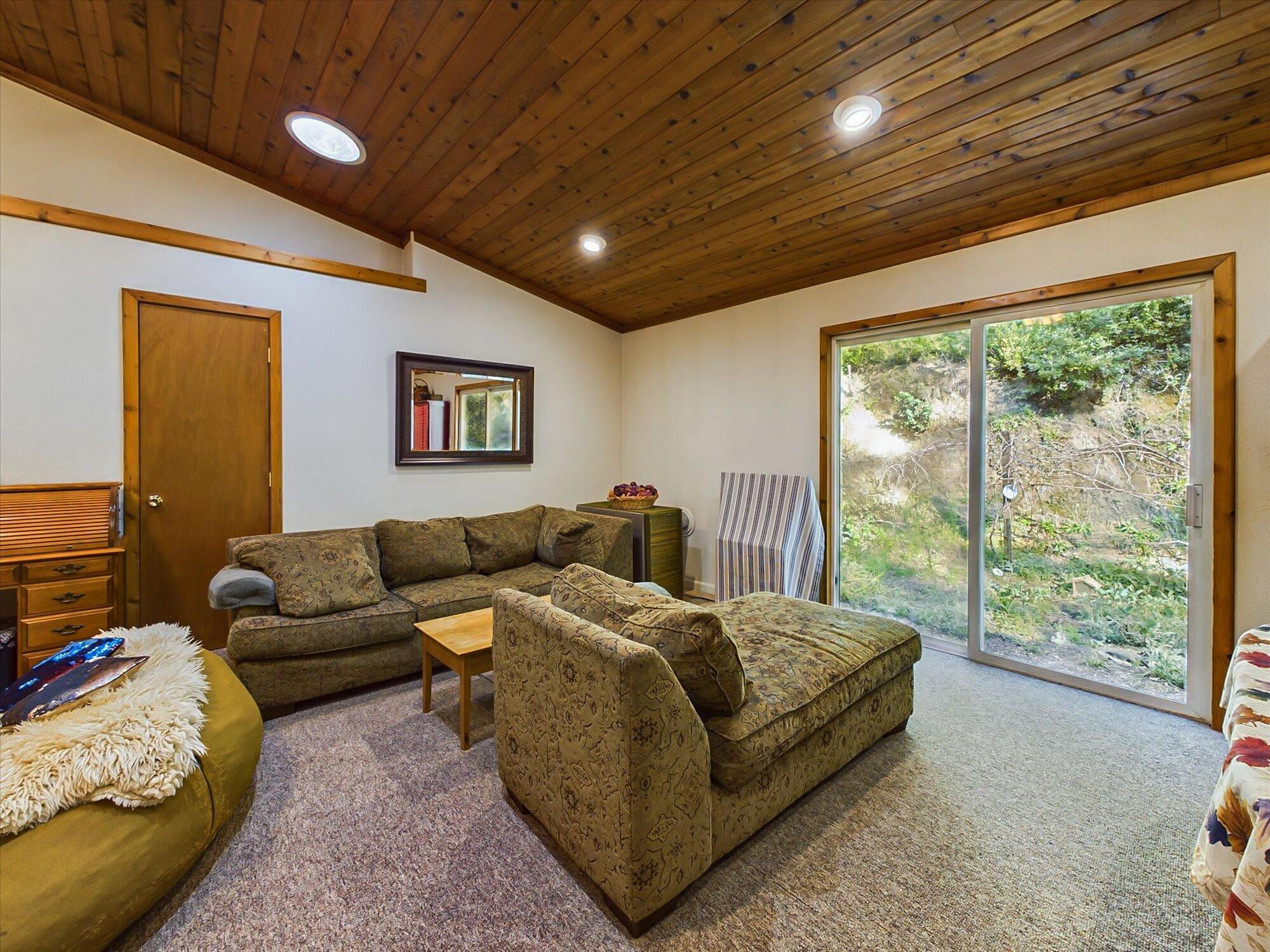 1316 Thomas Road