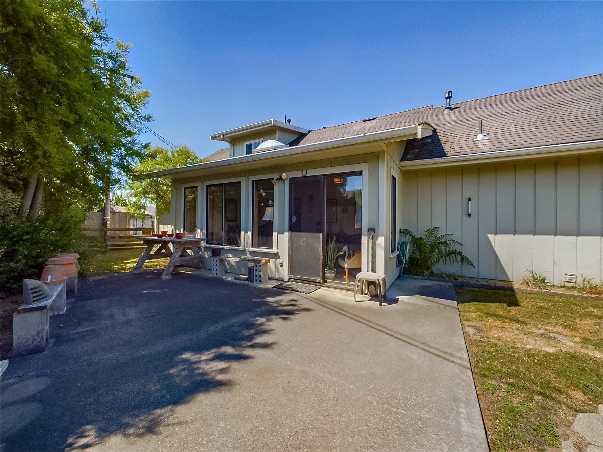 5519 Country Lane