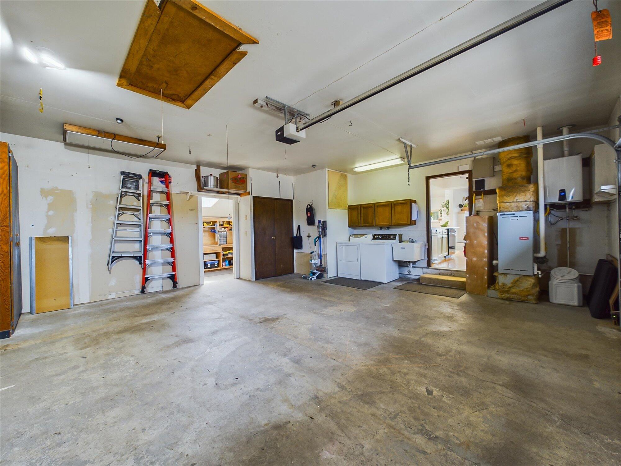 1025 Barview Court