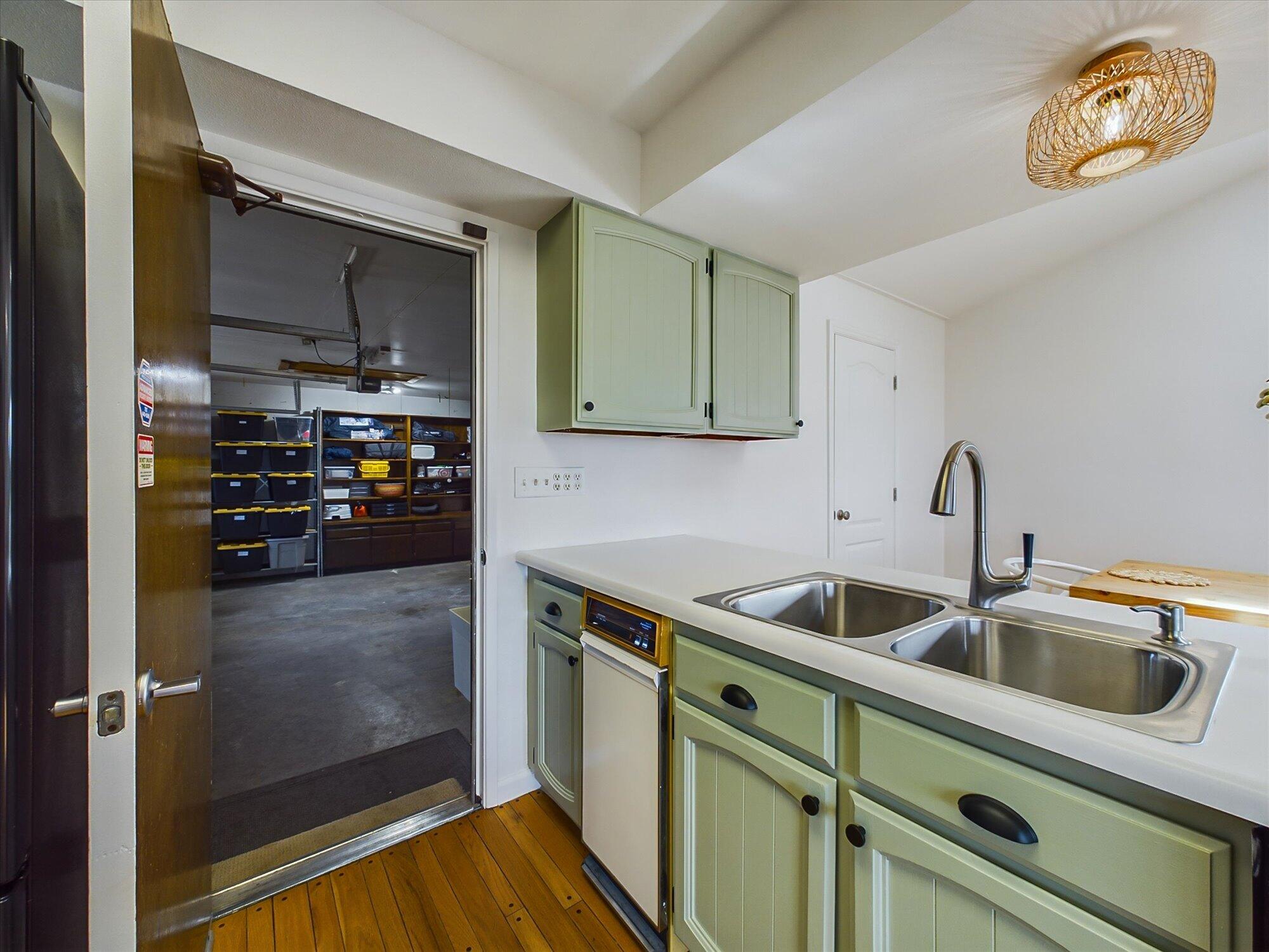 1025 Barview Court