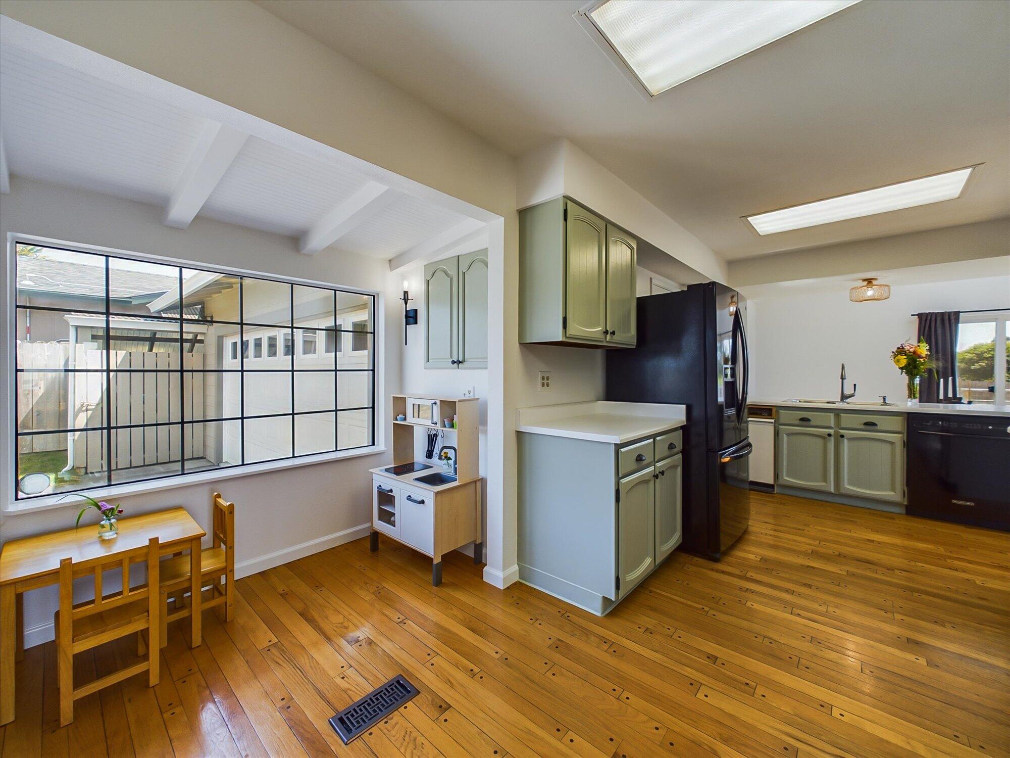 1025 Barview Court