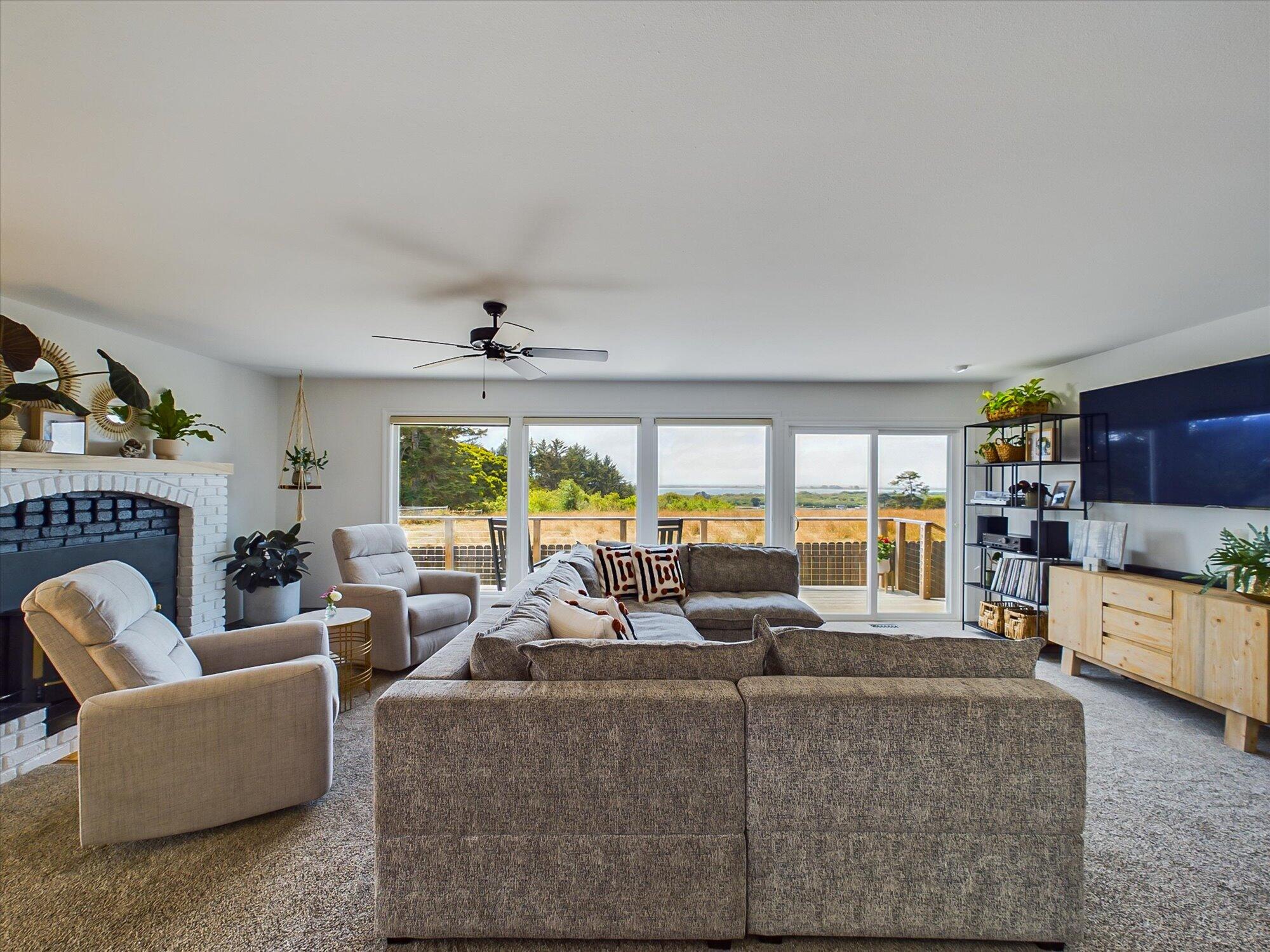 1025 Barview Court