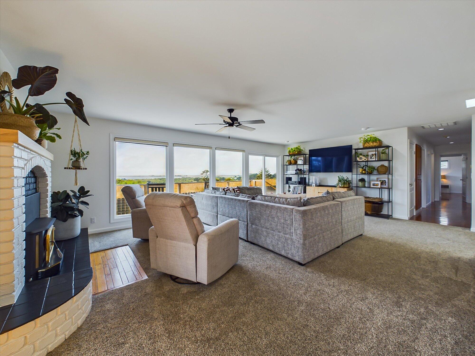 1025 Barview Court