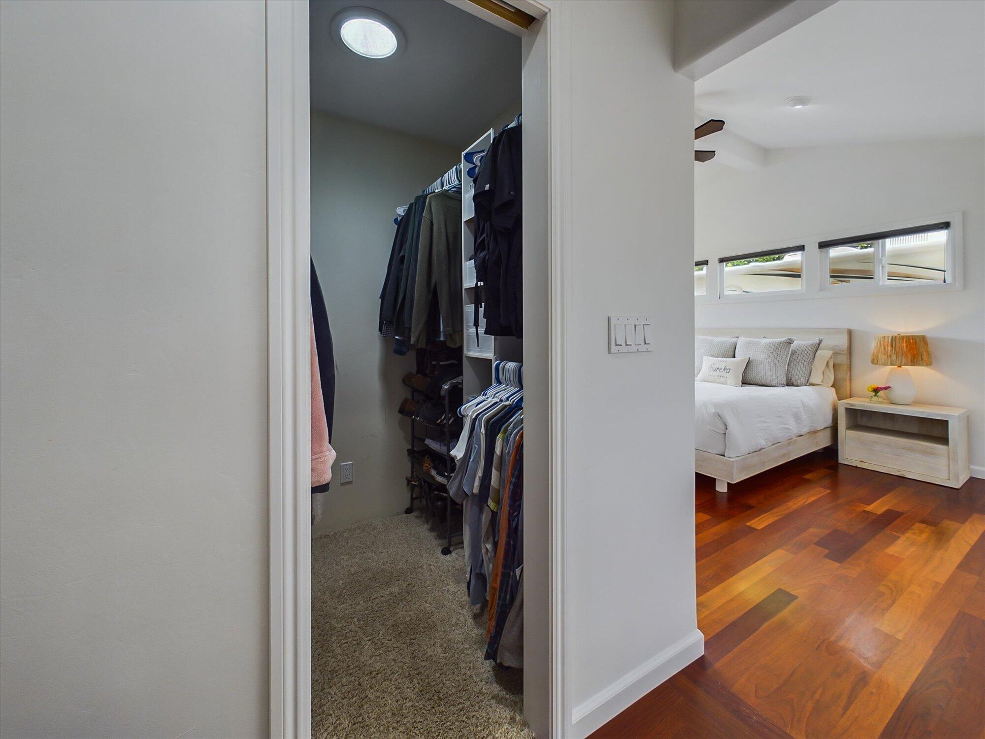 1025 Barview Court